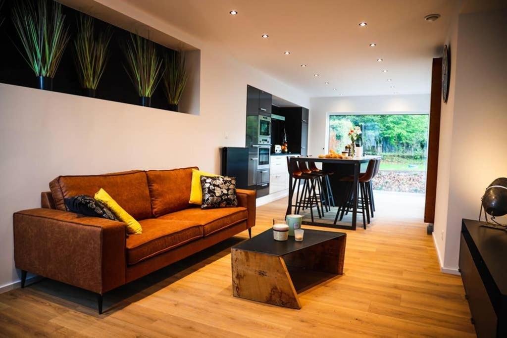 Amazon Corten Marche-en-Famenne Exteriör bild