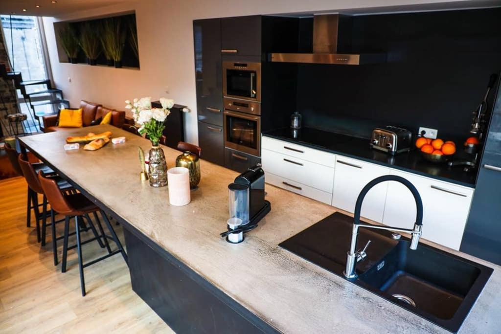 Amazon Corten Marche-en-Famenne Exteriör bild